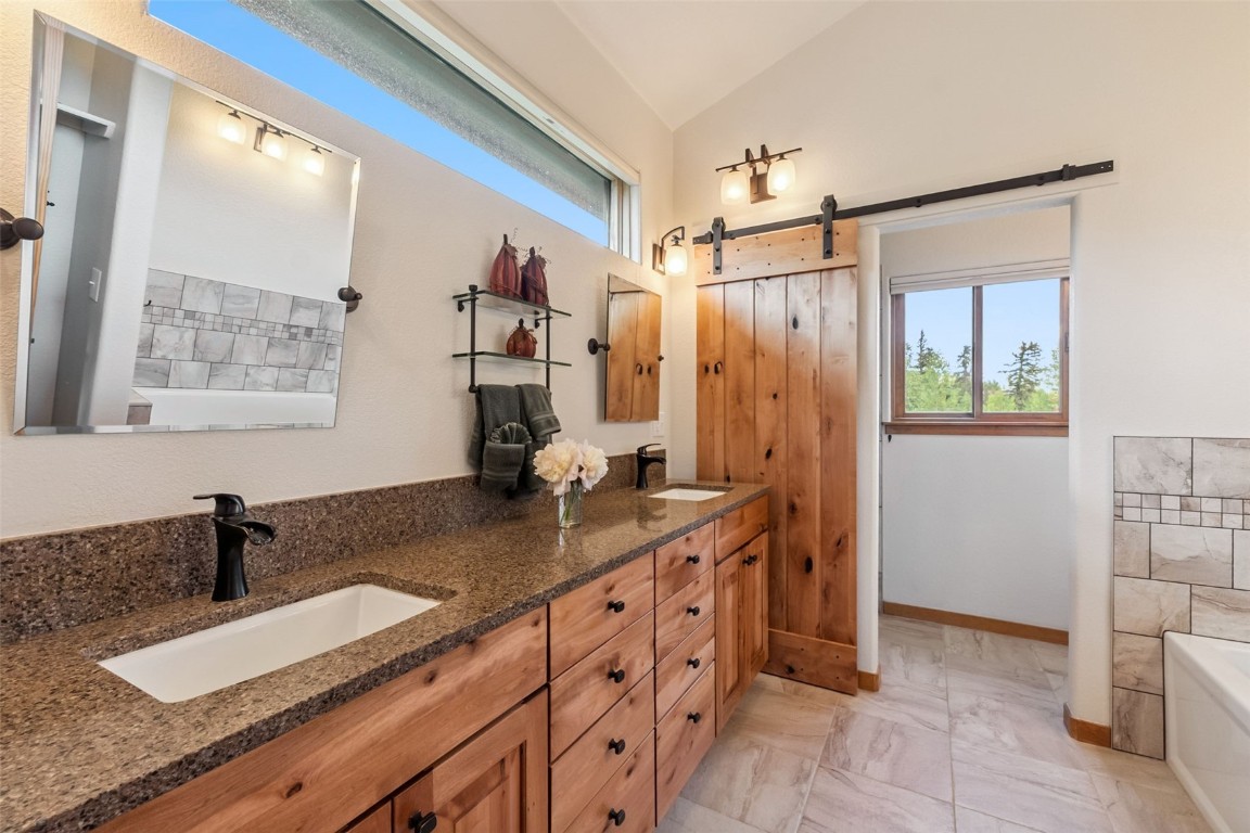 31 Montane COURT
