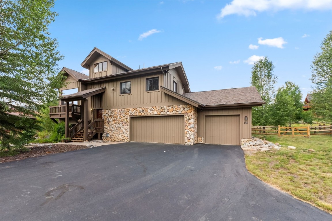 31 Montane COURT