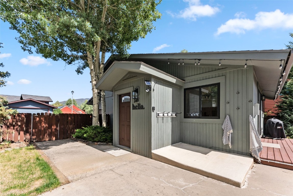 249 E Coyote COURT
