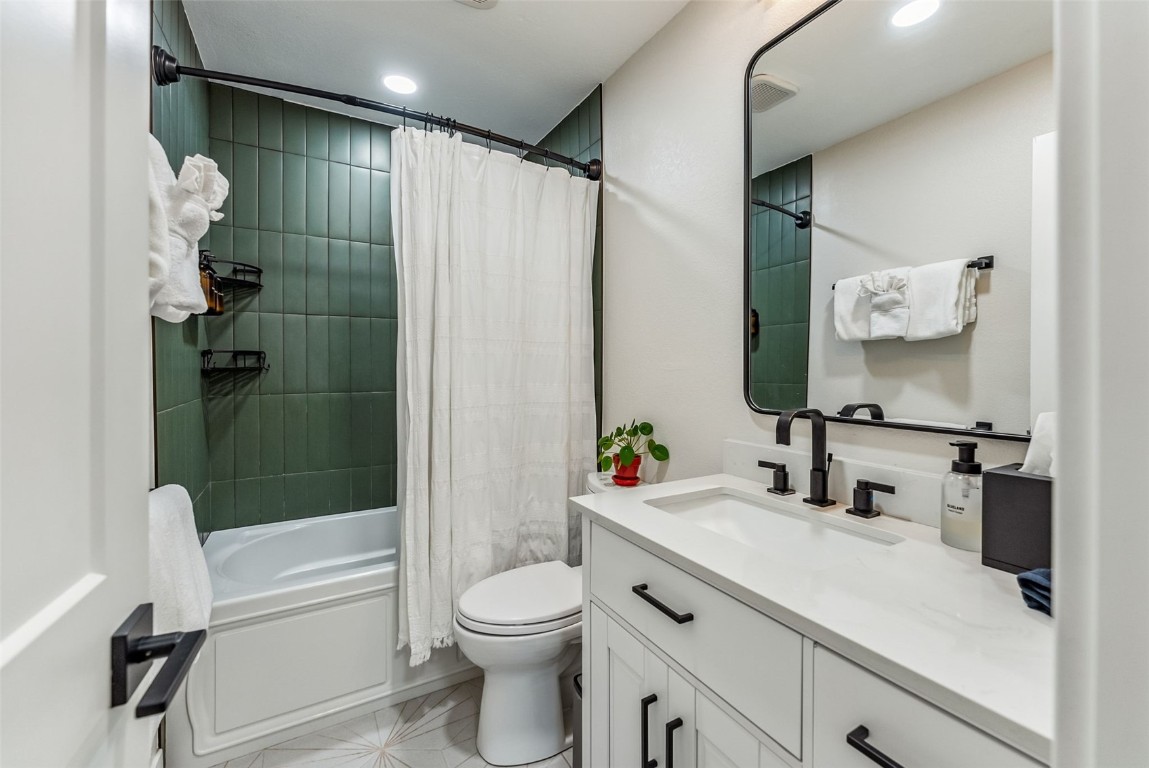 249 E Coyote COURT