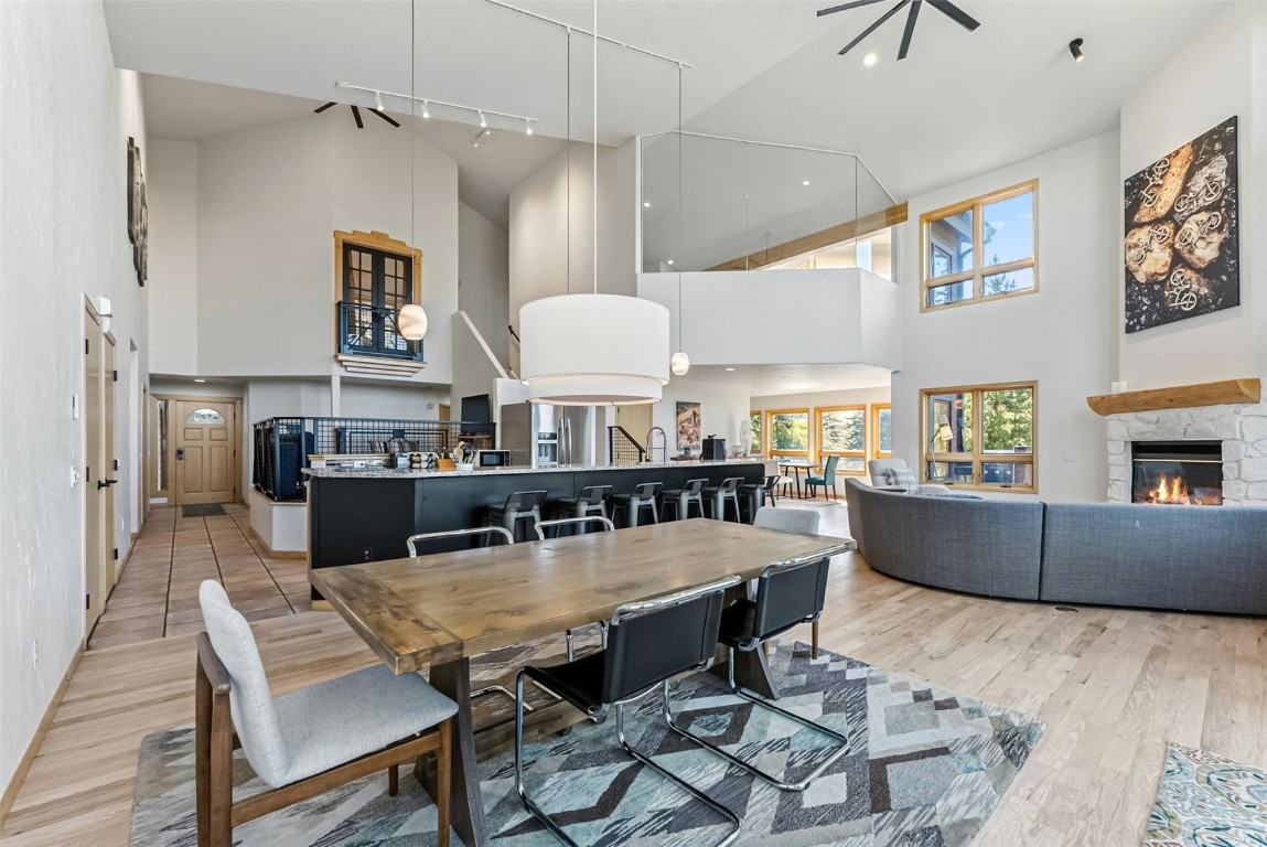 14 Dunkin DRIVE
