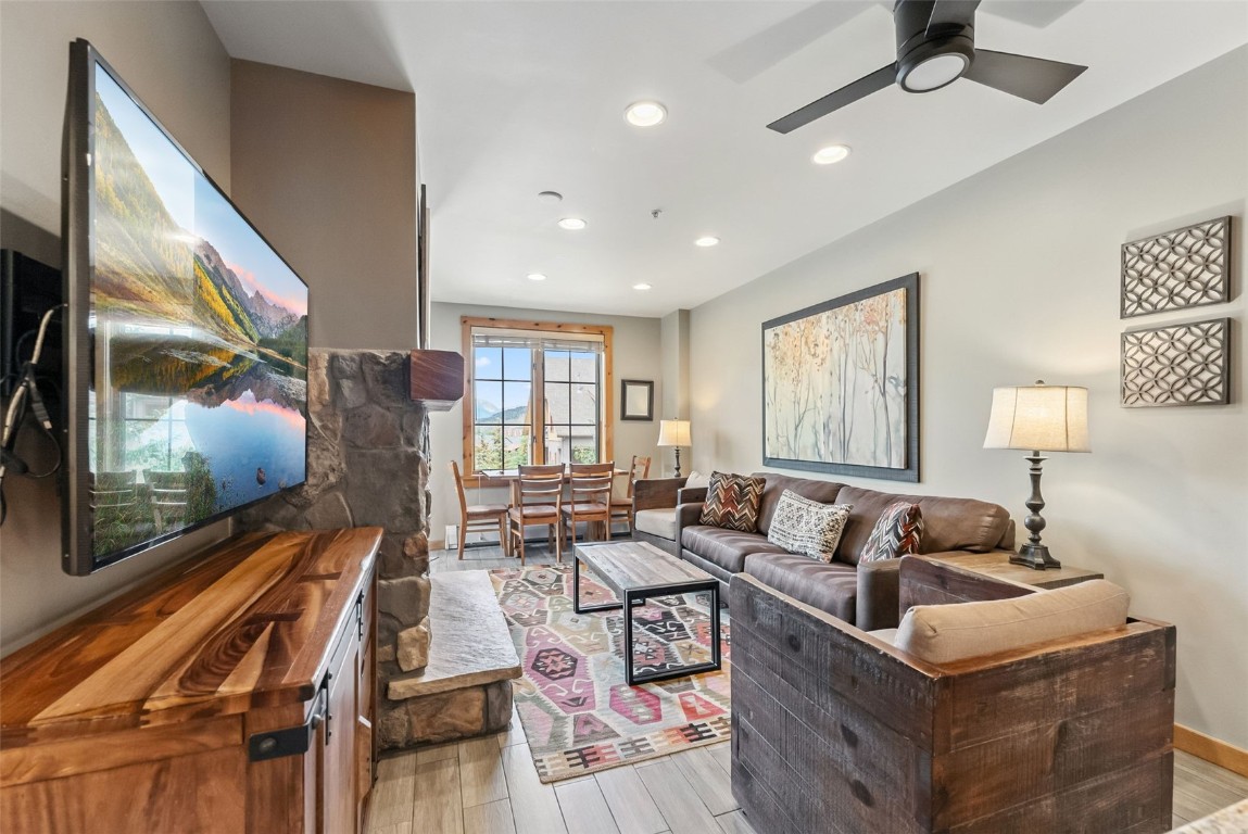 150 Dercum SQUARE 8503