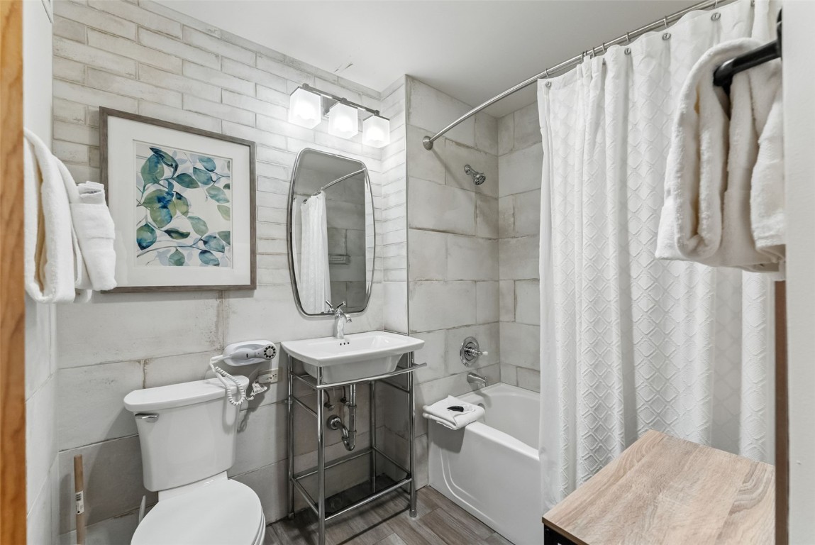 150 Dercum SQUARE 8503