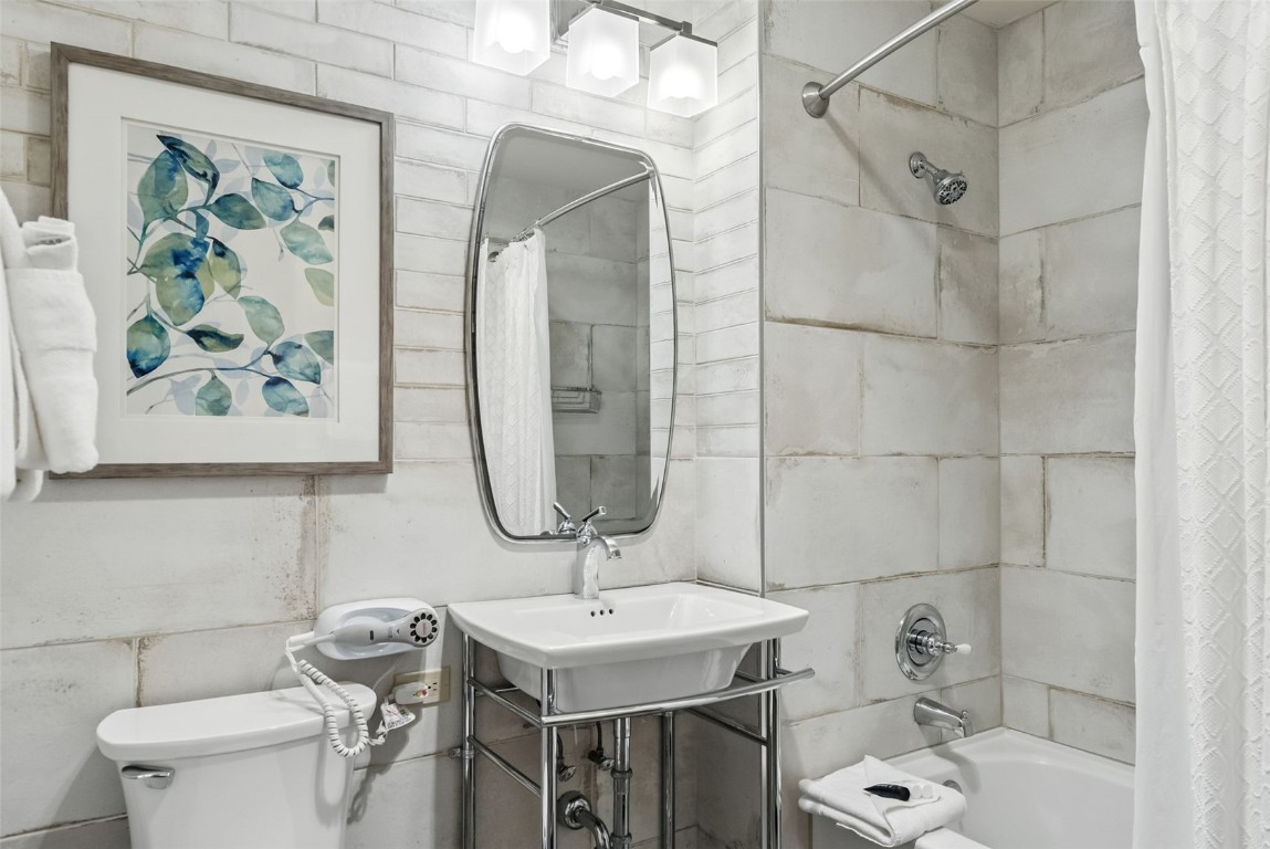 150 Dercum SQUARE 8503