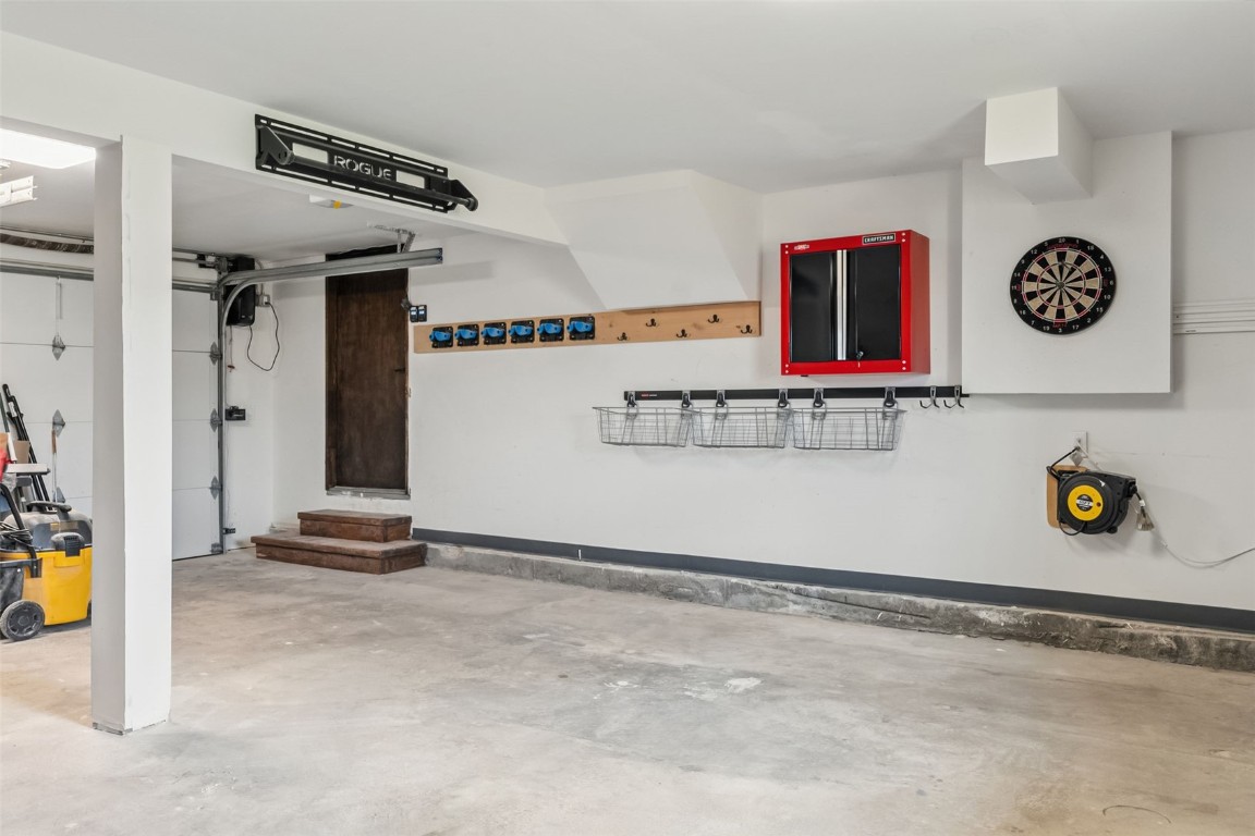 815 Summit DRIVE