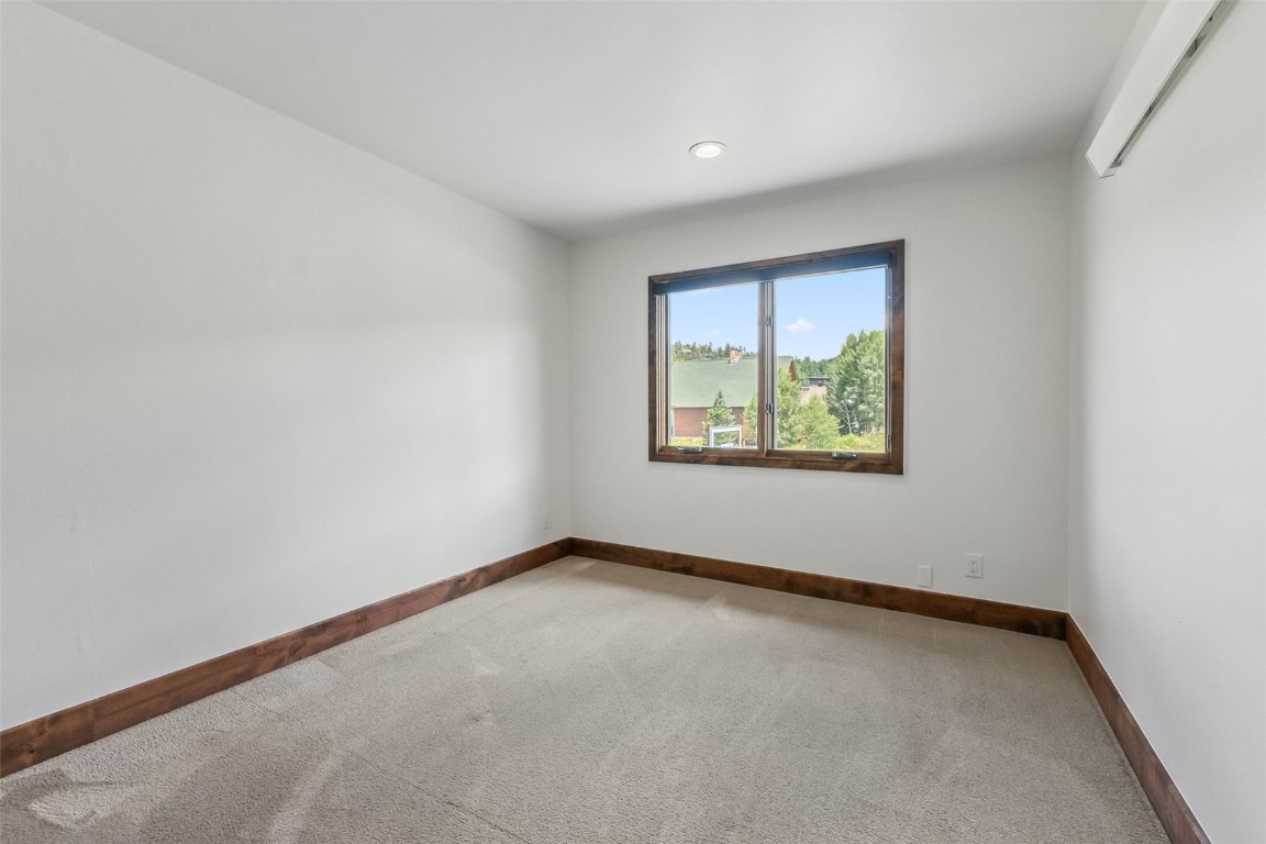 815 Summit DRIVE