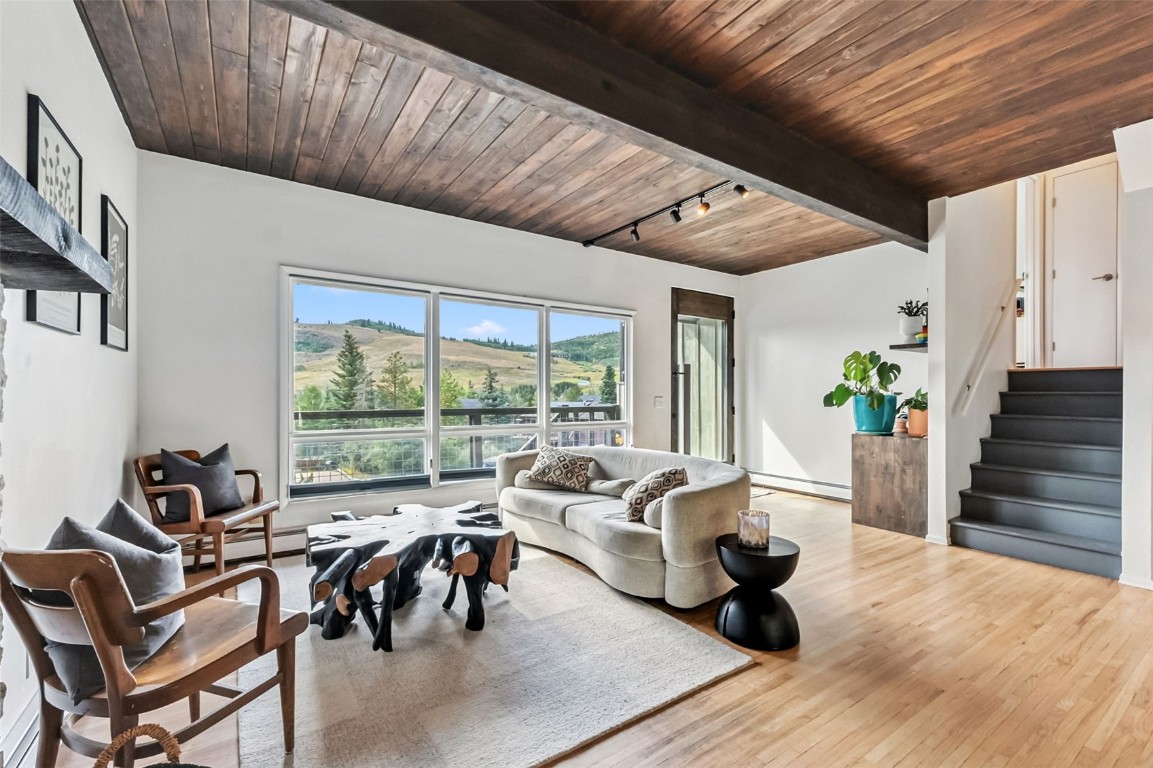 218 Deer Path ROAD