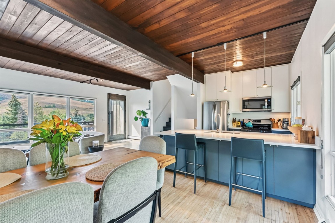 218 Deer Path ROAD