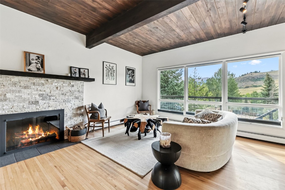 218 Deer Path ROAD