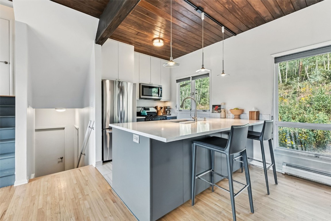 218 Deer Path ROAD