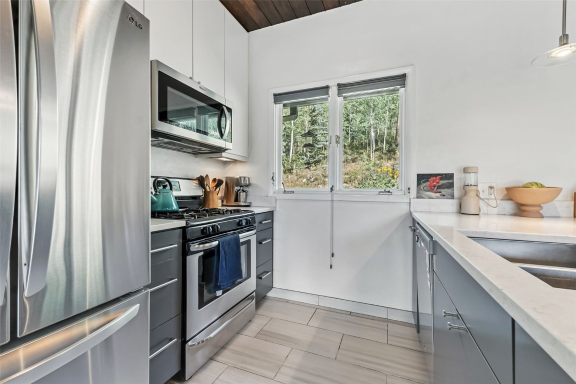 218 Deer Path ROAD