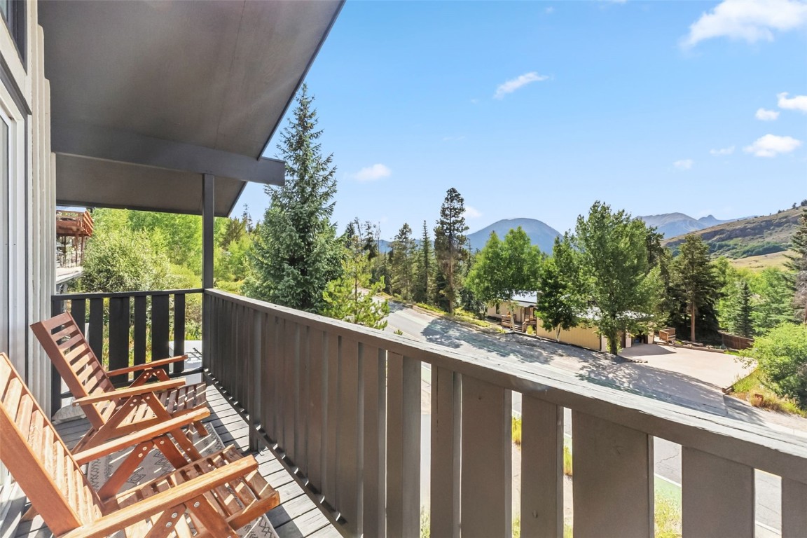 218 Deer Path ROAD