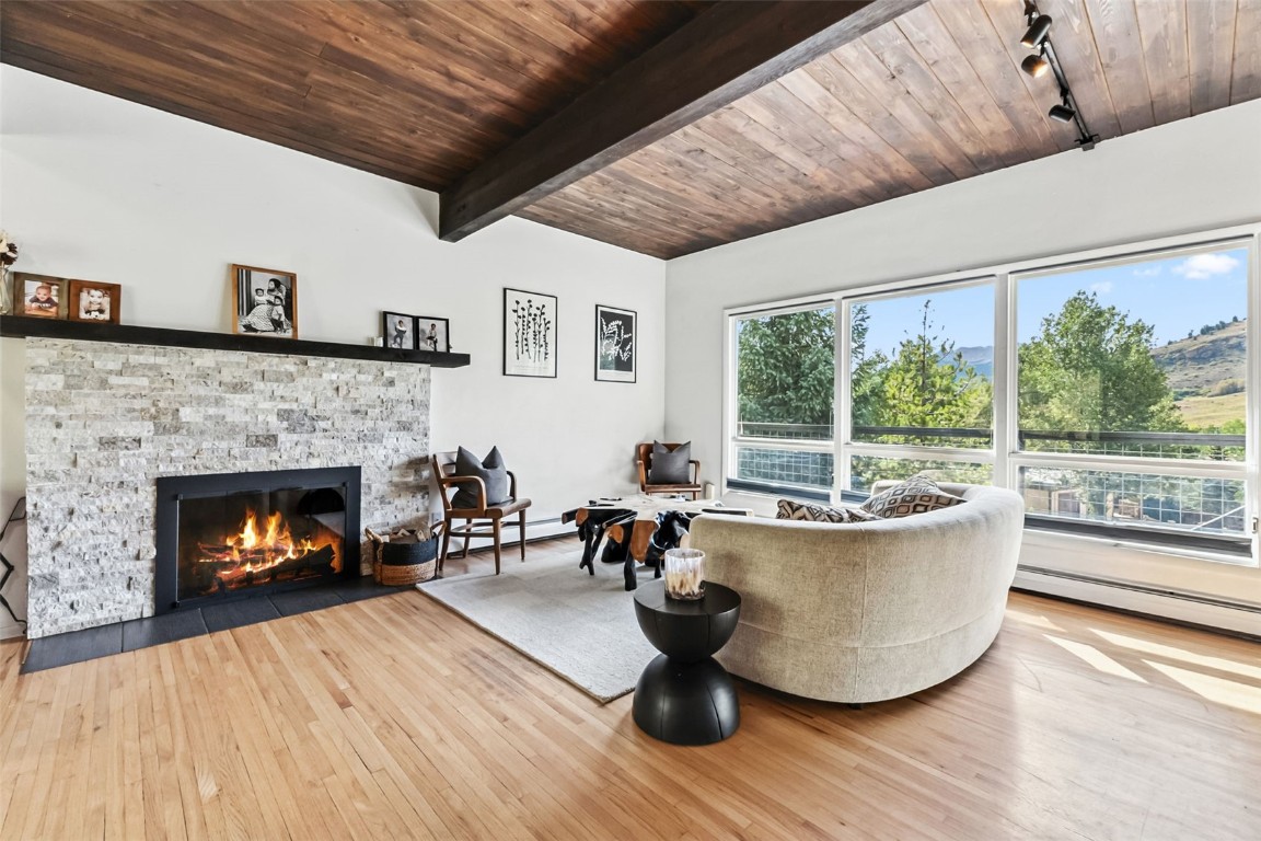 218 Deer Path ROAD
