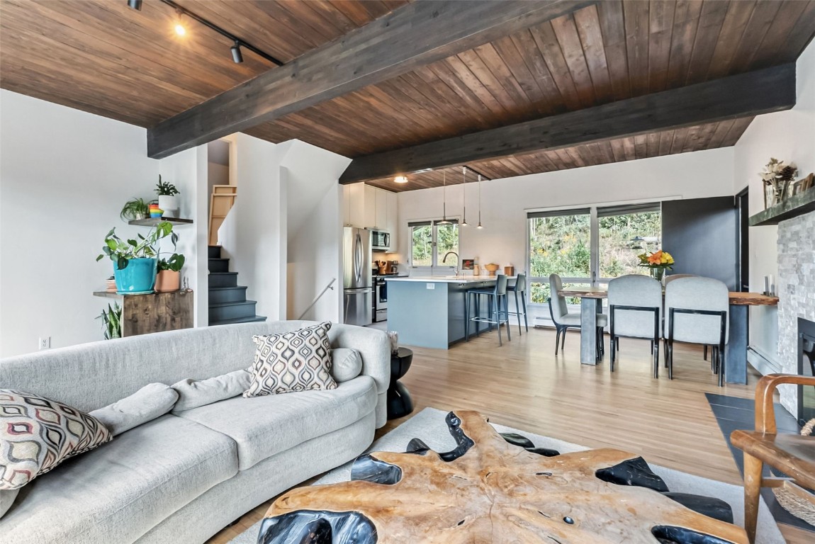 218 Deer Path ROAD