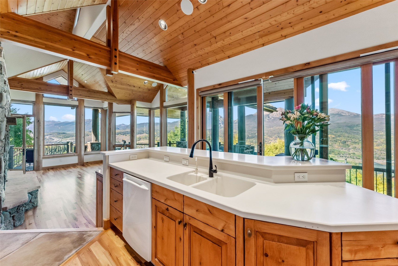 731 Lakeview CIRCLE