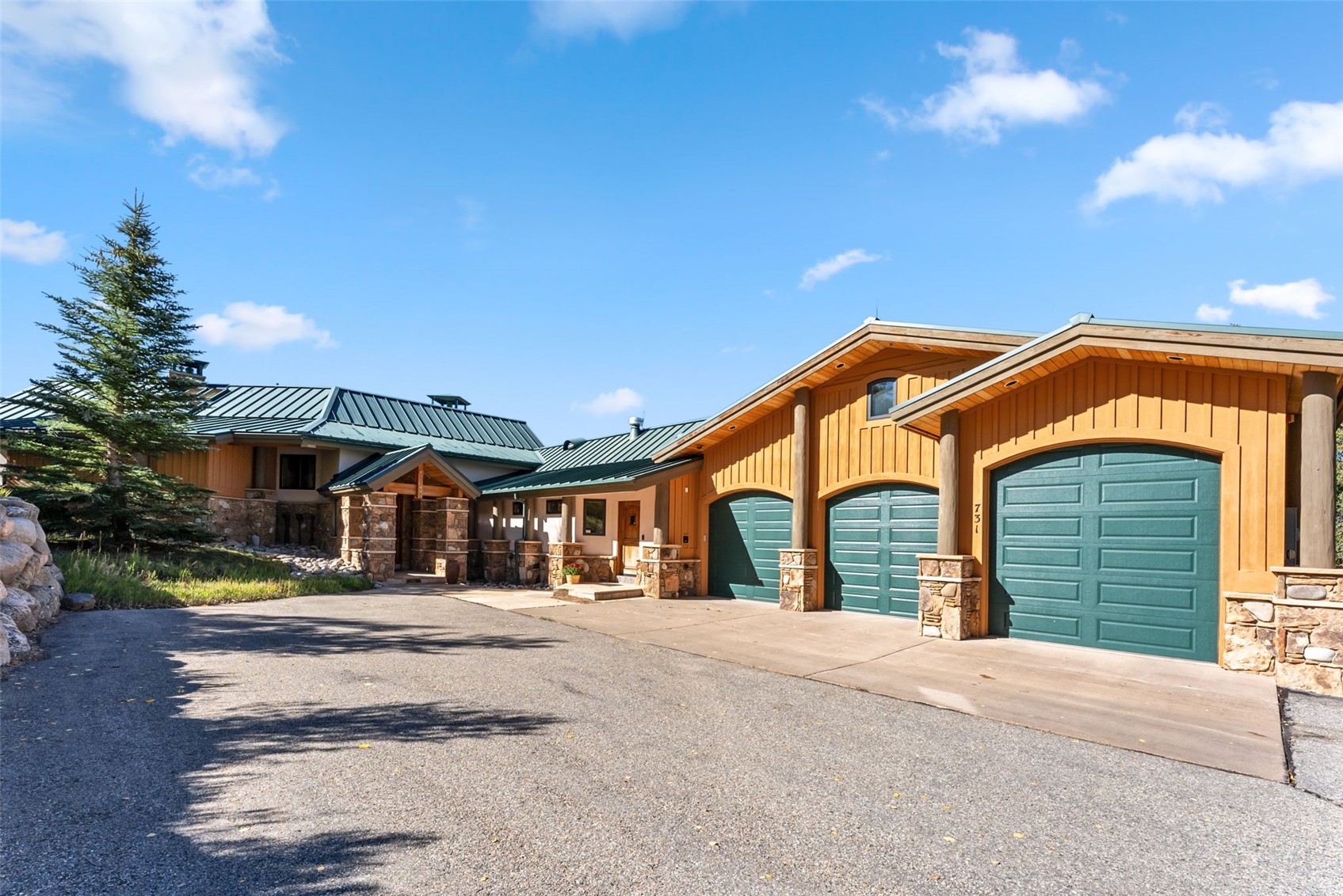 731 Lakeview CIRCLE