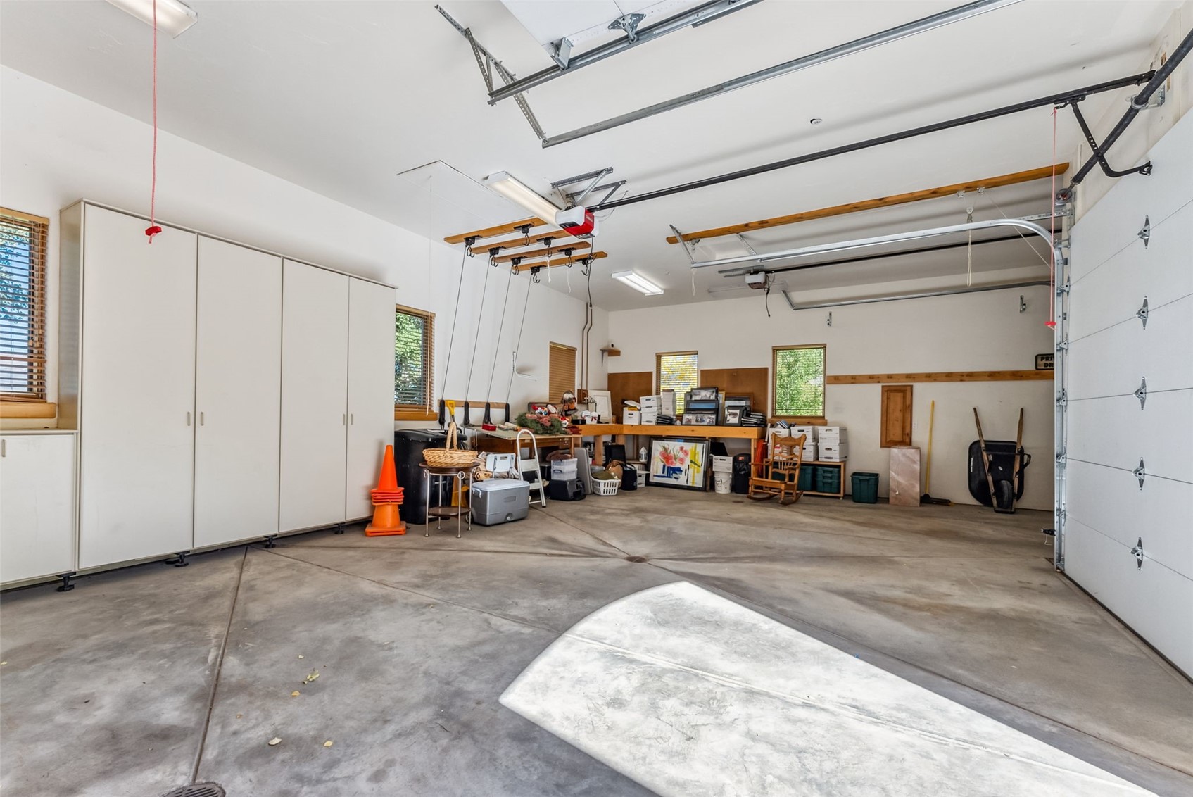731 Lakeview CIRCLE