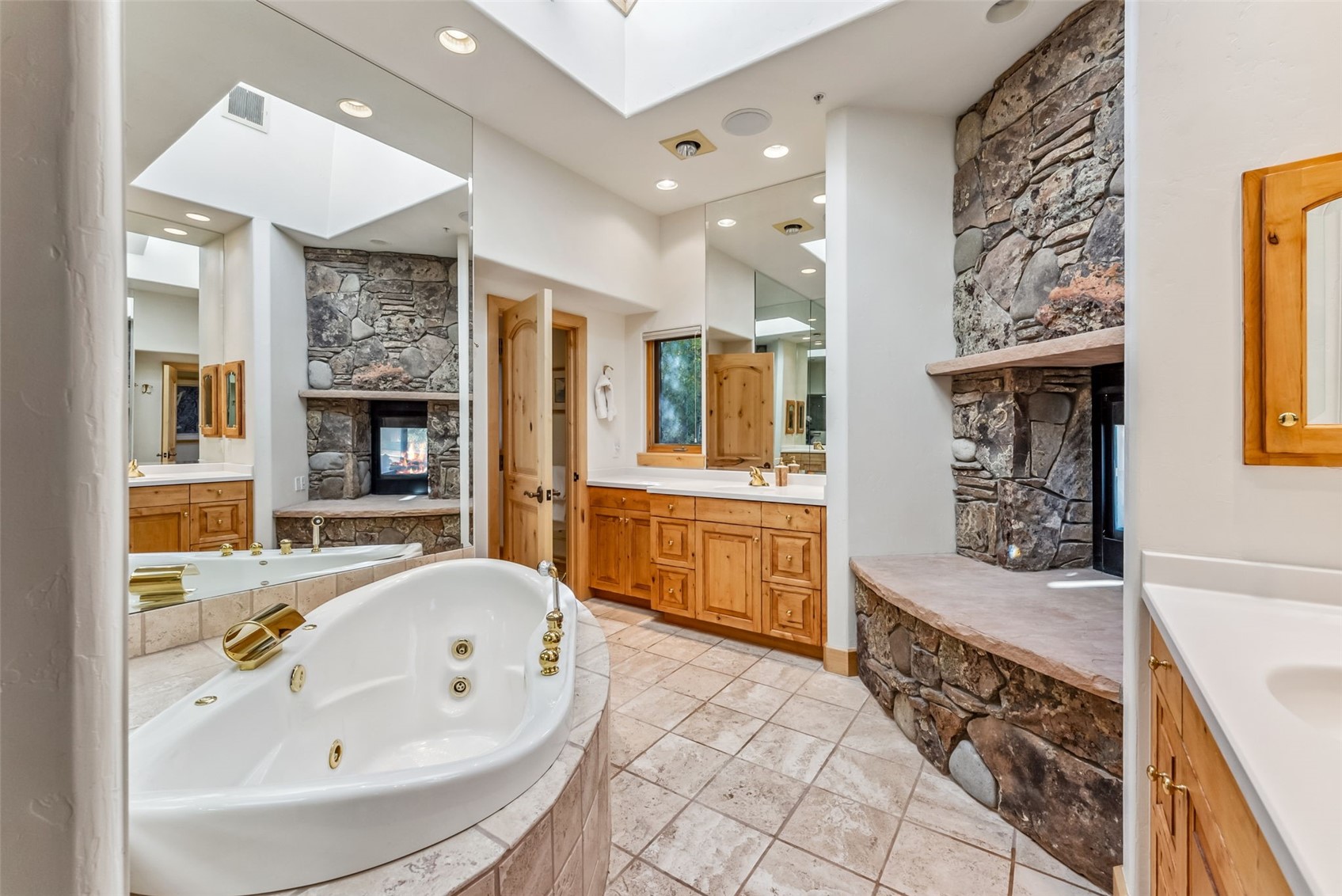 731 Lakeview CIRCLE