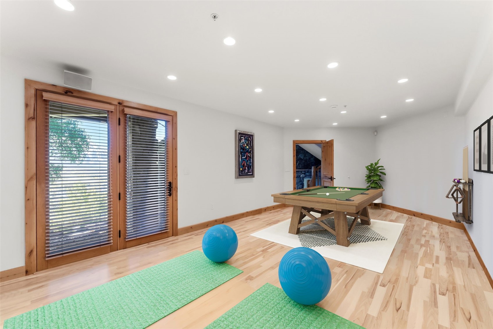731 Lakeview CIRCLE