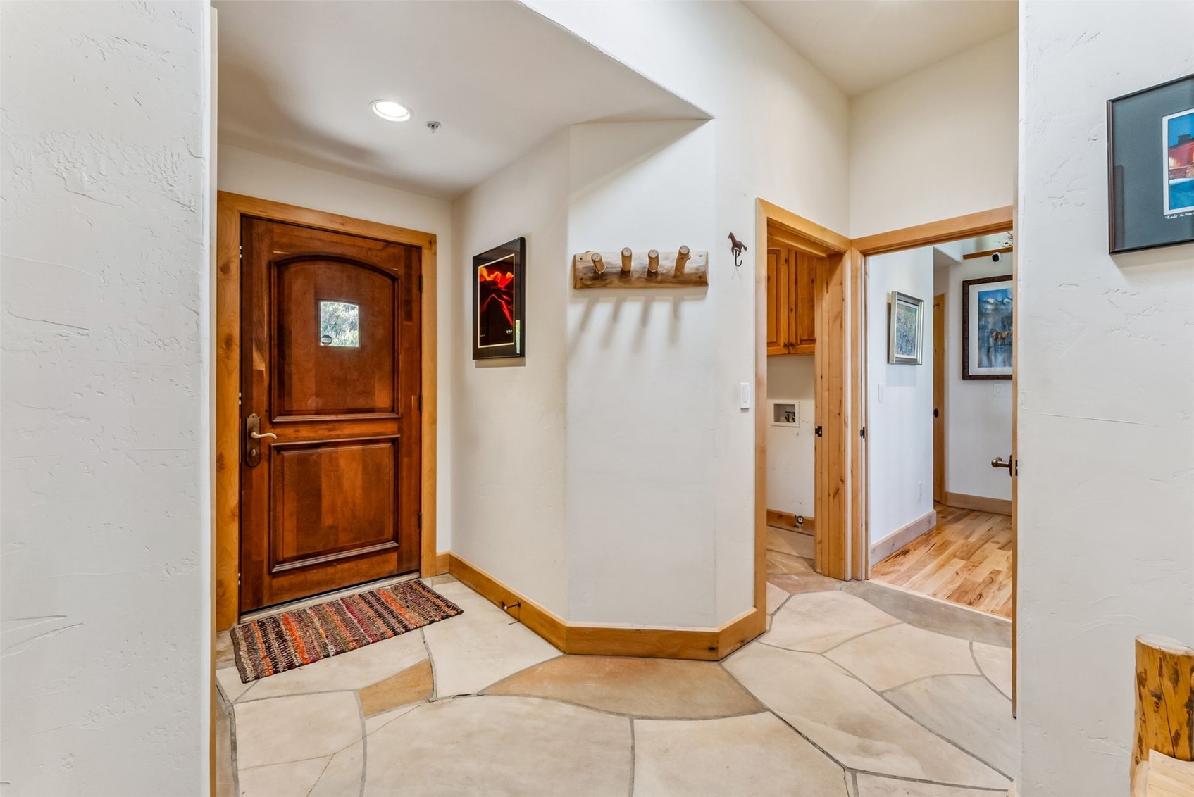 731 Lakeview CIRCLE