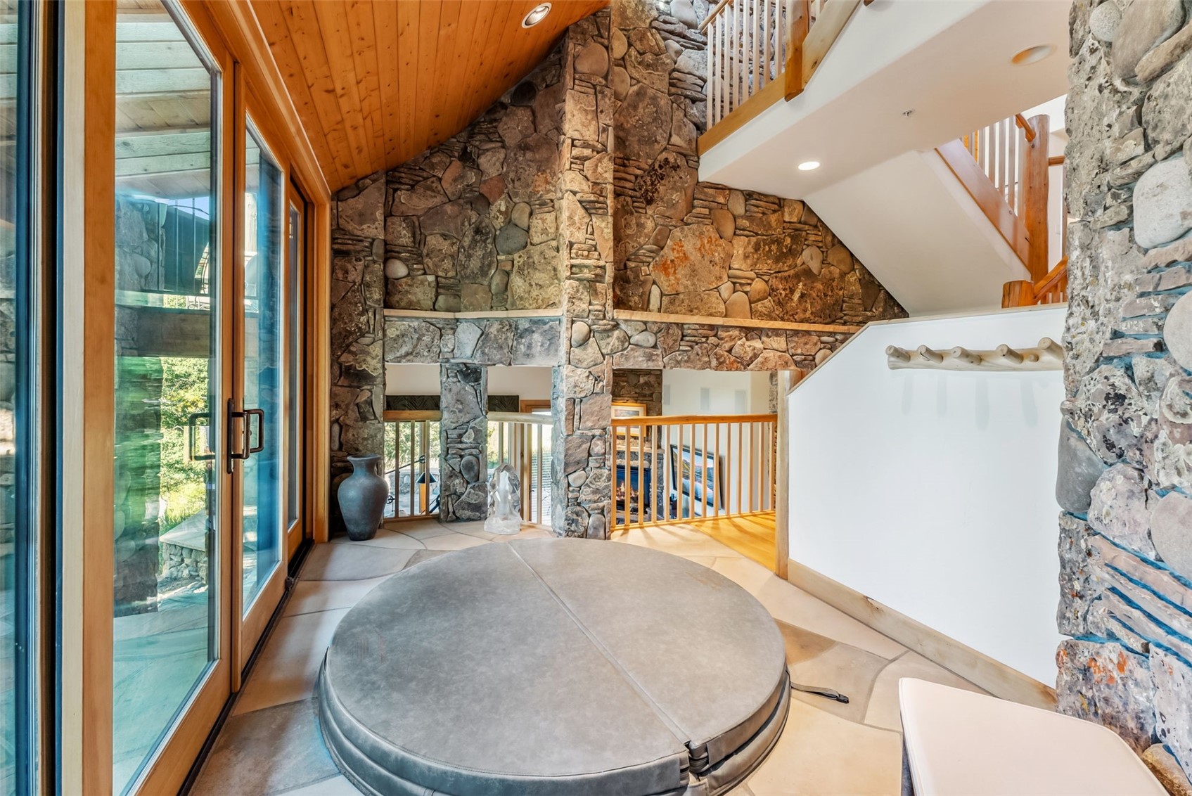 731 Lakeview CIRCLE