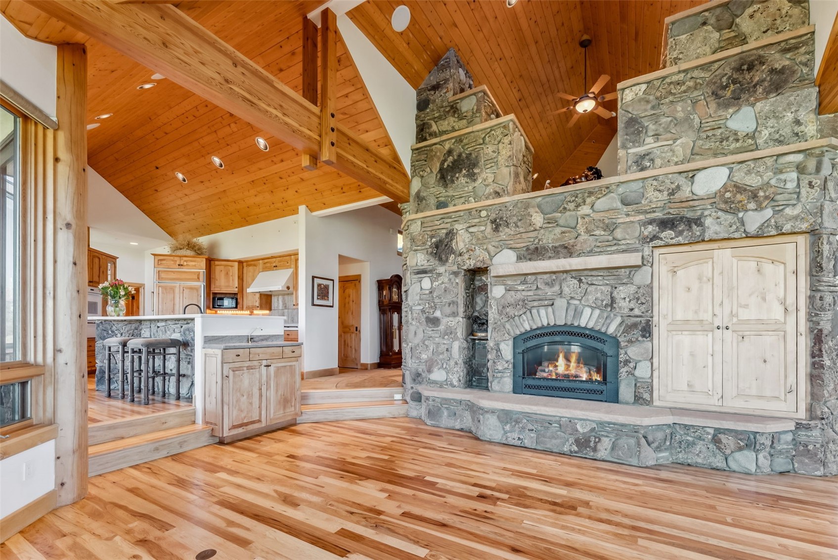 731 Lakeview CIRCLE
