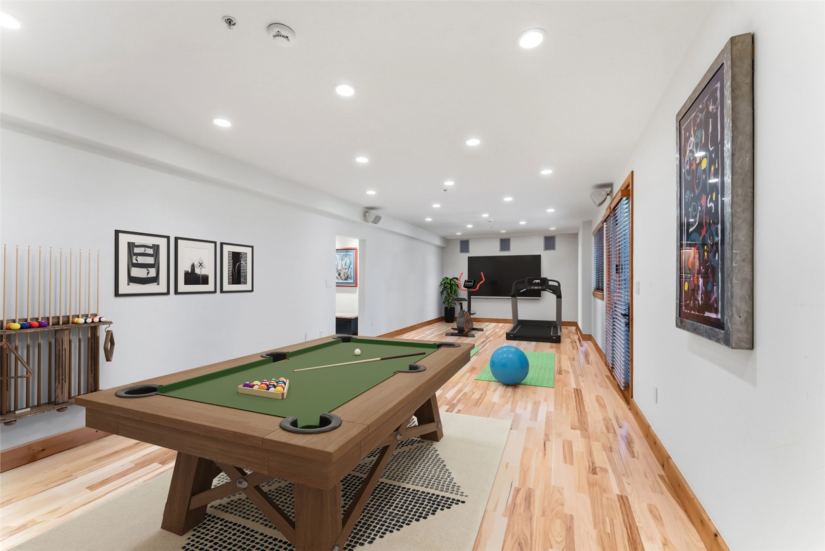 731 Lakeview CIRCLE