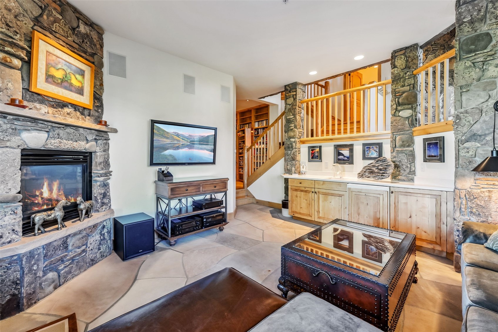 731 Lakeview CIRCLE