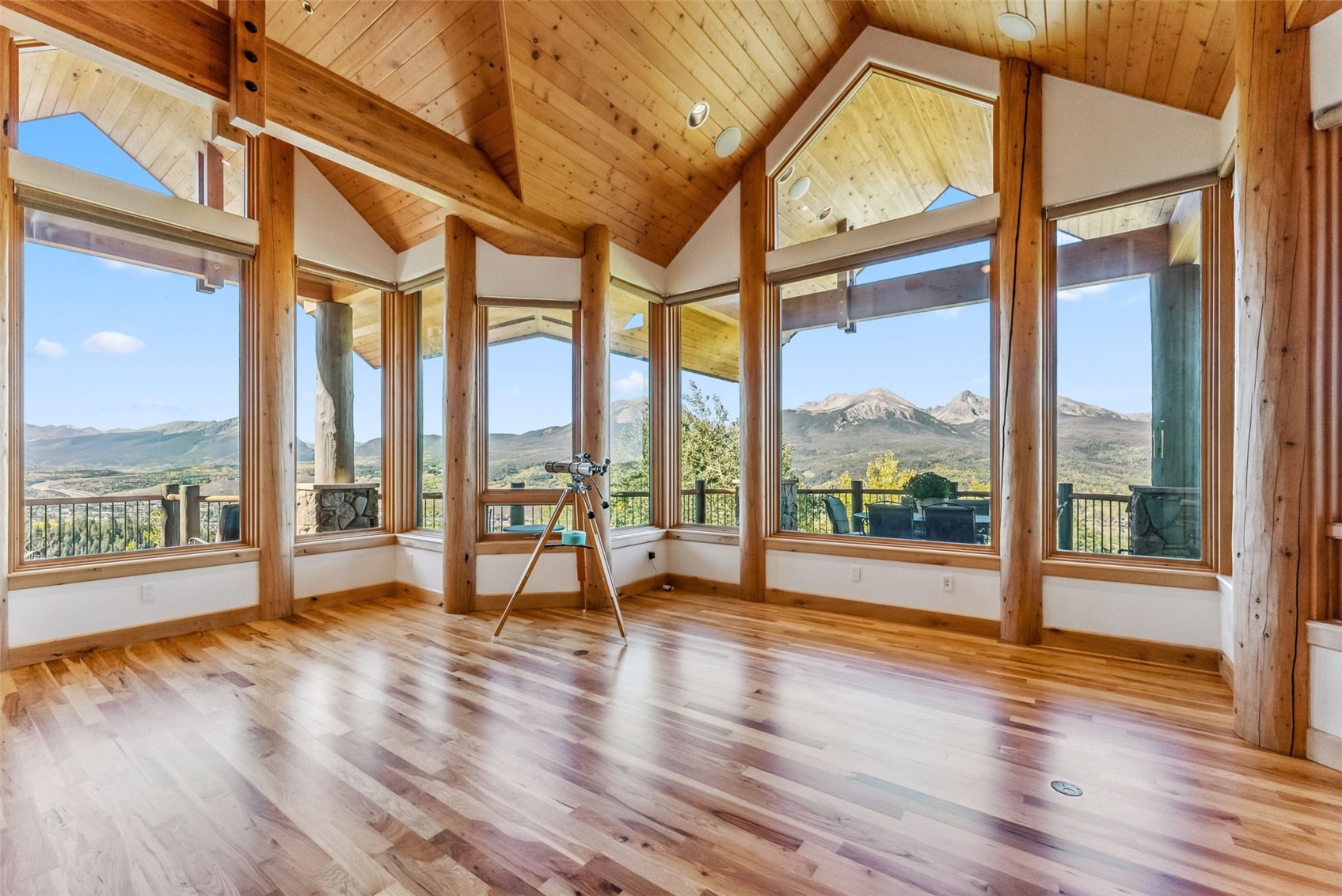 731 Lakeview CIRCLE