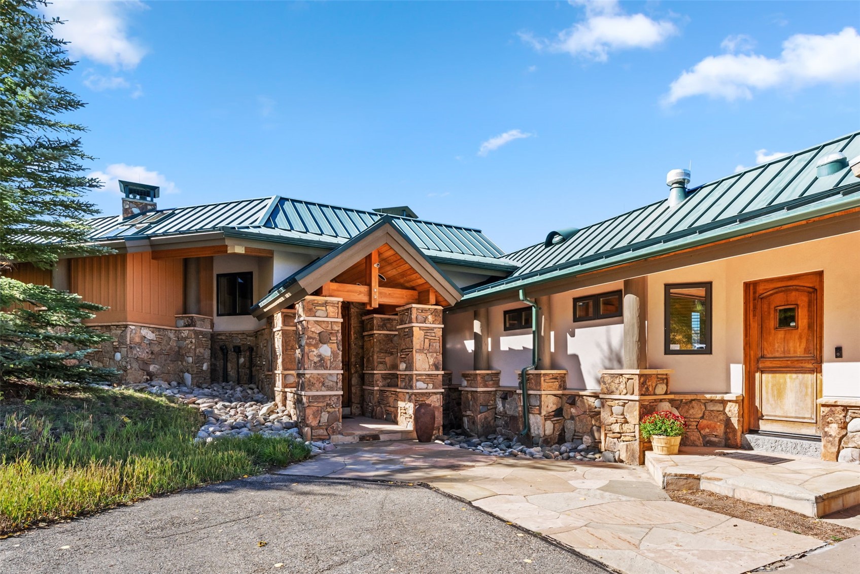 731 Lakeview CIRCLE