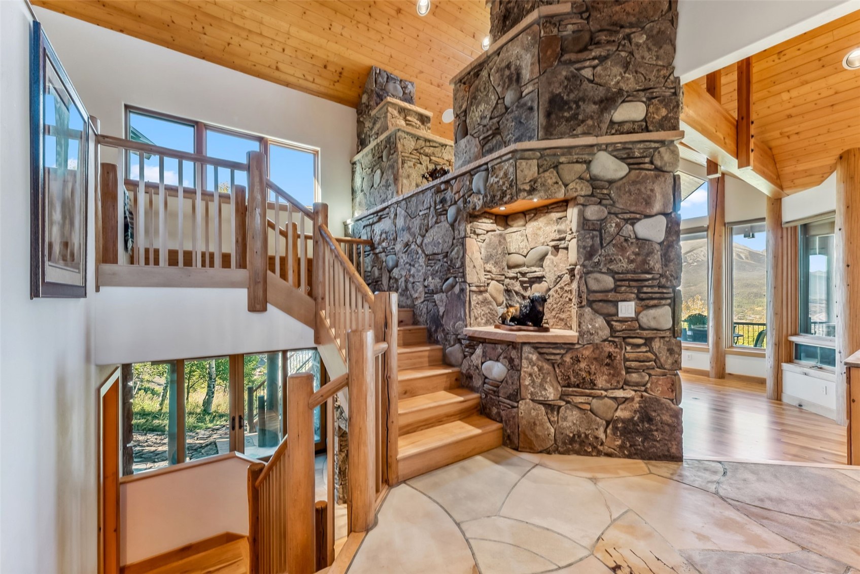 731 Lakeview CIRCLE