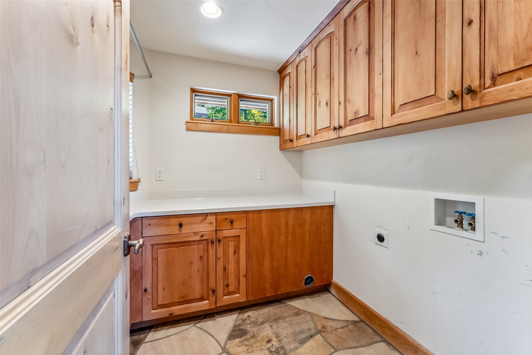 731 Lakeview CIRCLE
