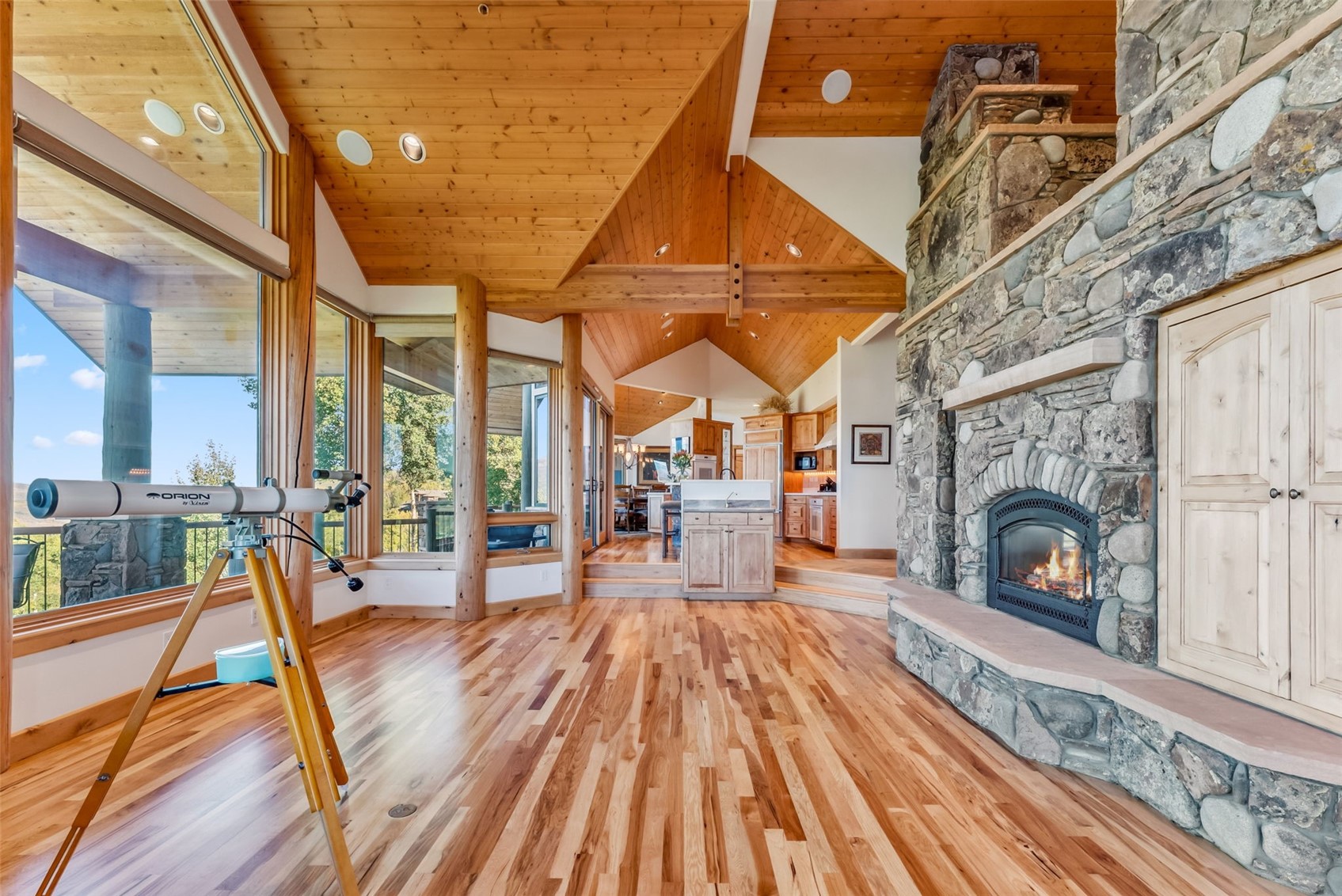 731 Lakeview CIRCLE