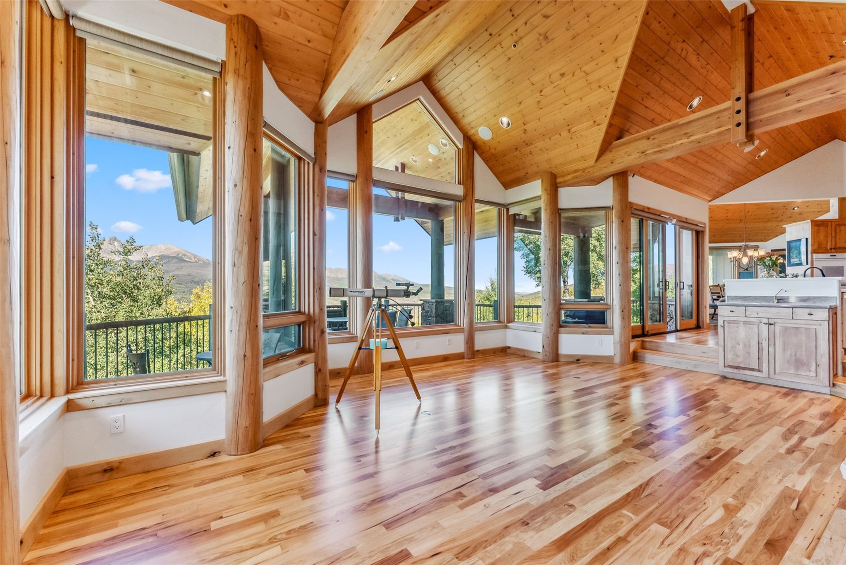 731 Lakeview CIRCLE