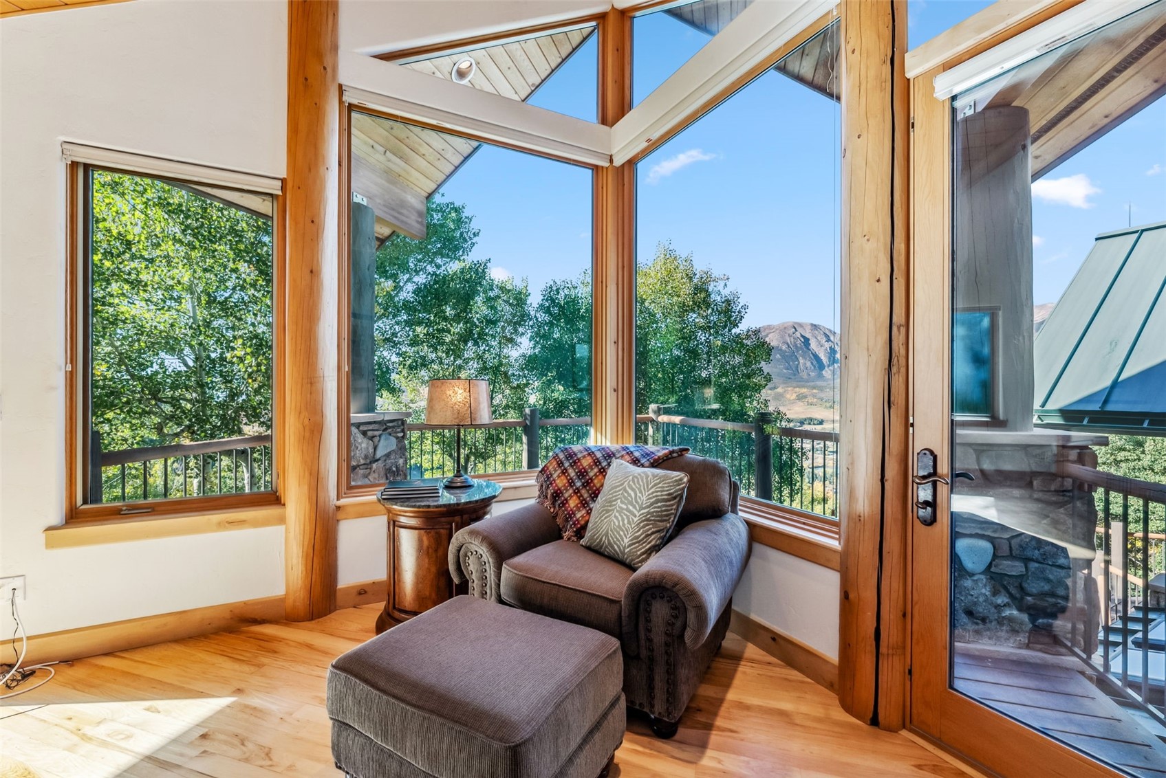 731 Lakeview CIRCLE