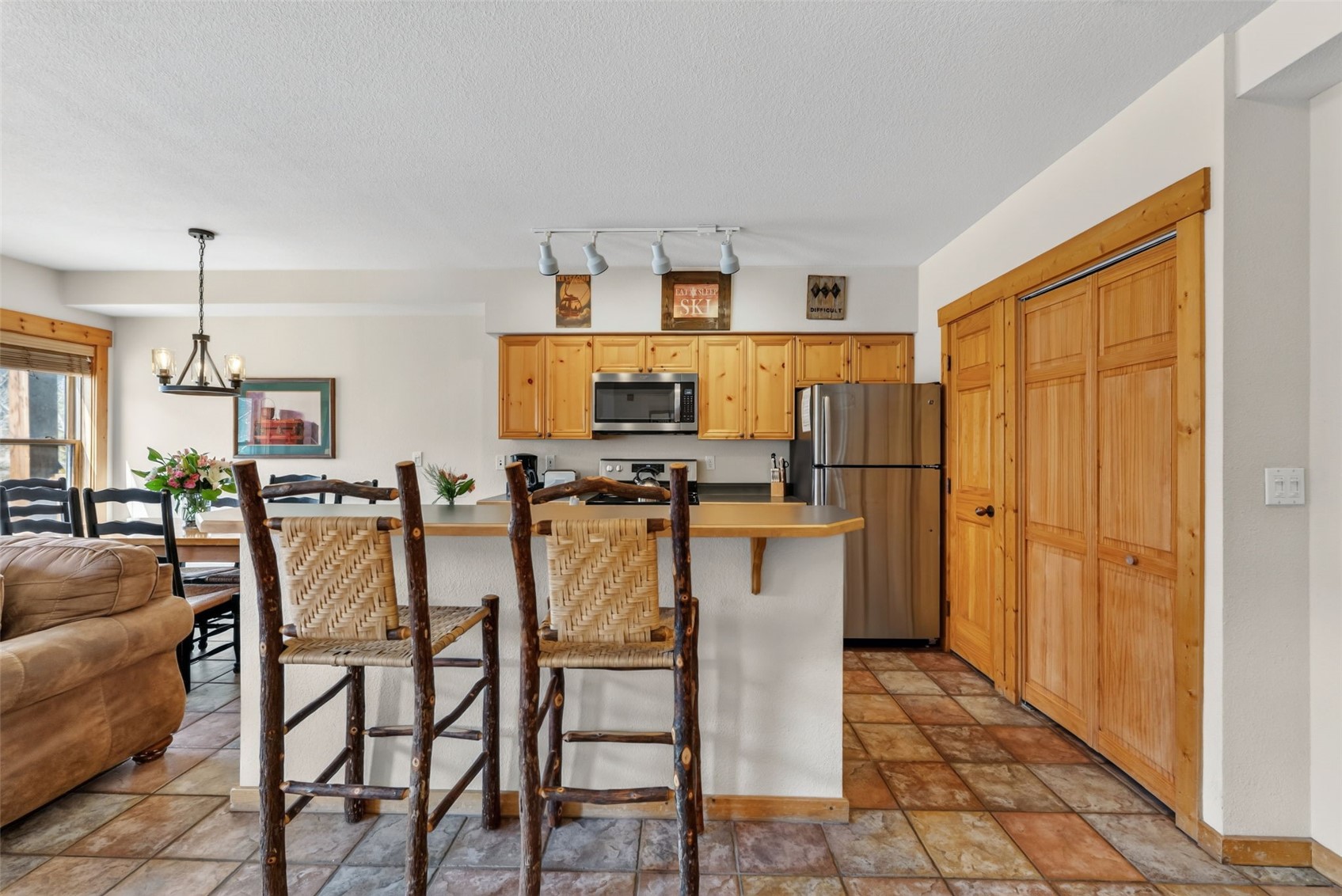22784 Us Highway 6 2620