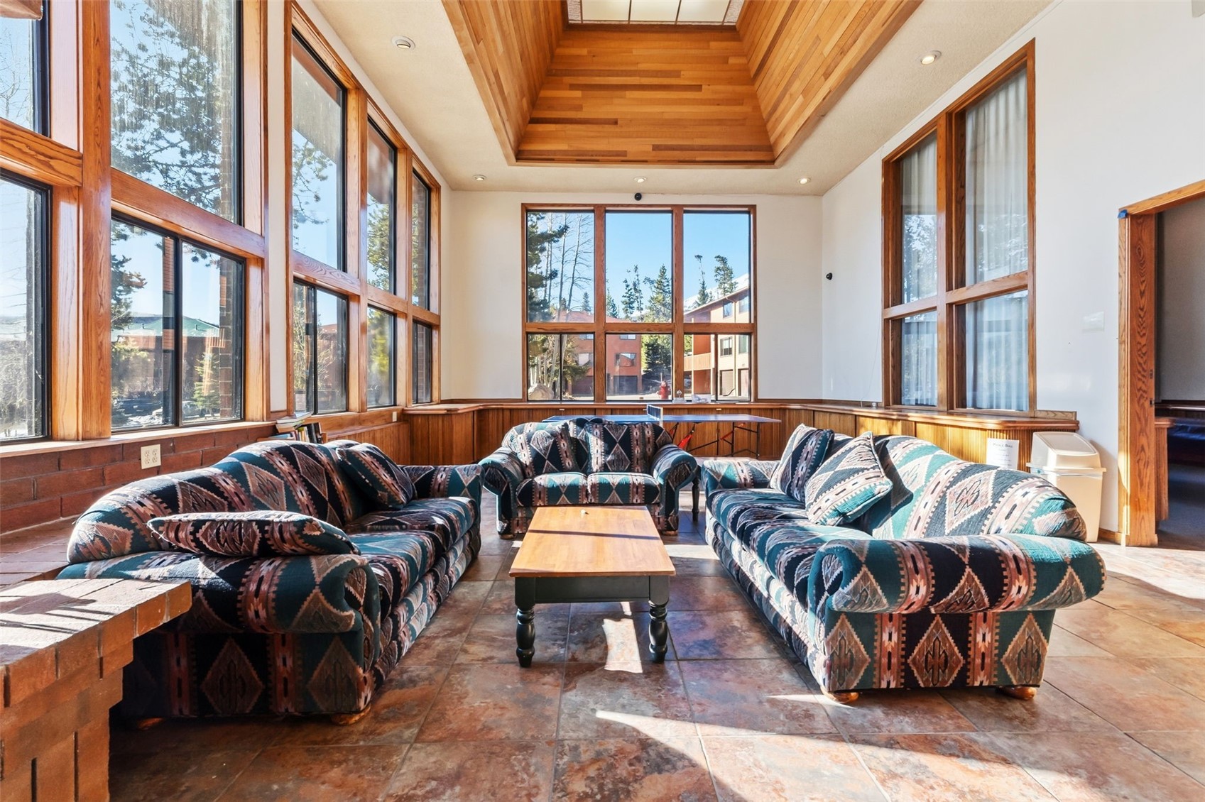 722 Meadow Creek DRIVE E