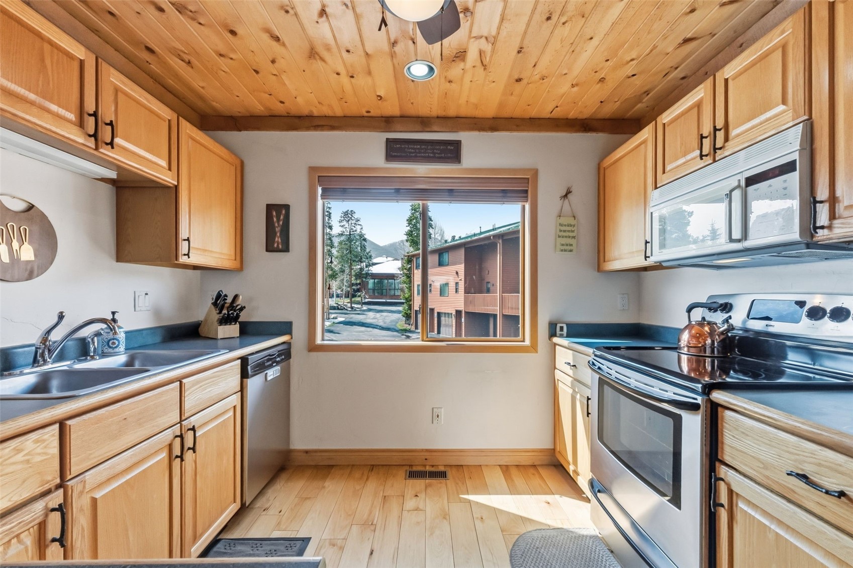 722 Meadow Creek DRIVE E