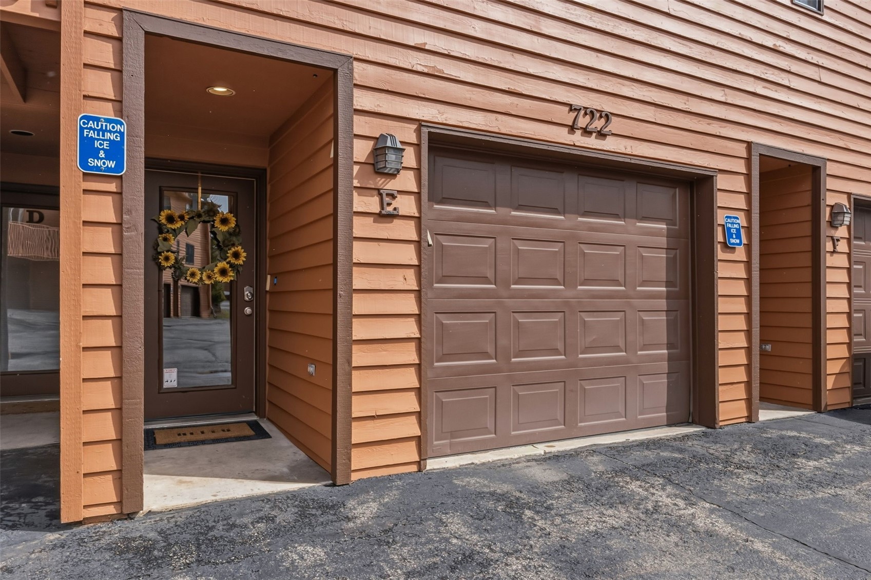 722 Meadow Creek DRIVE E