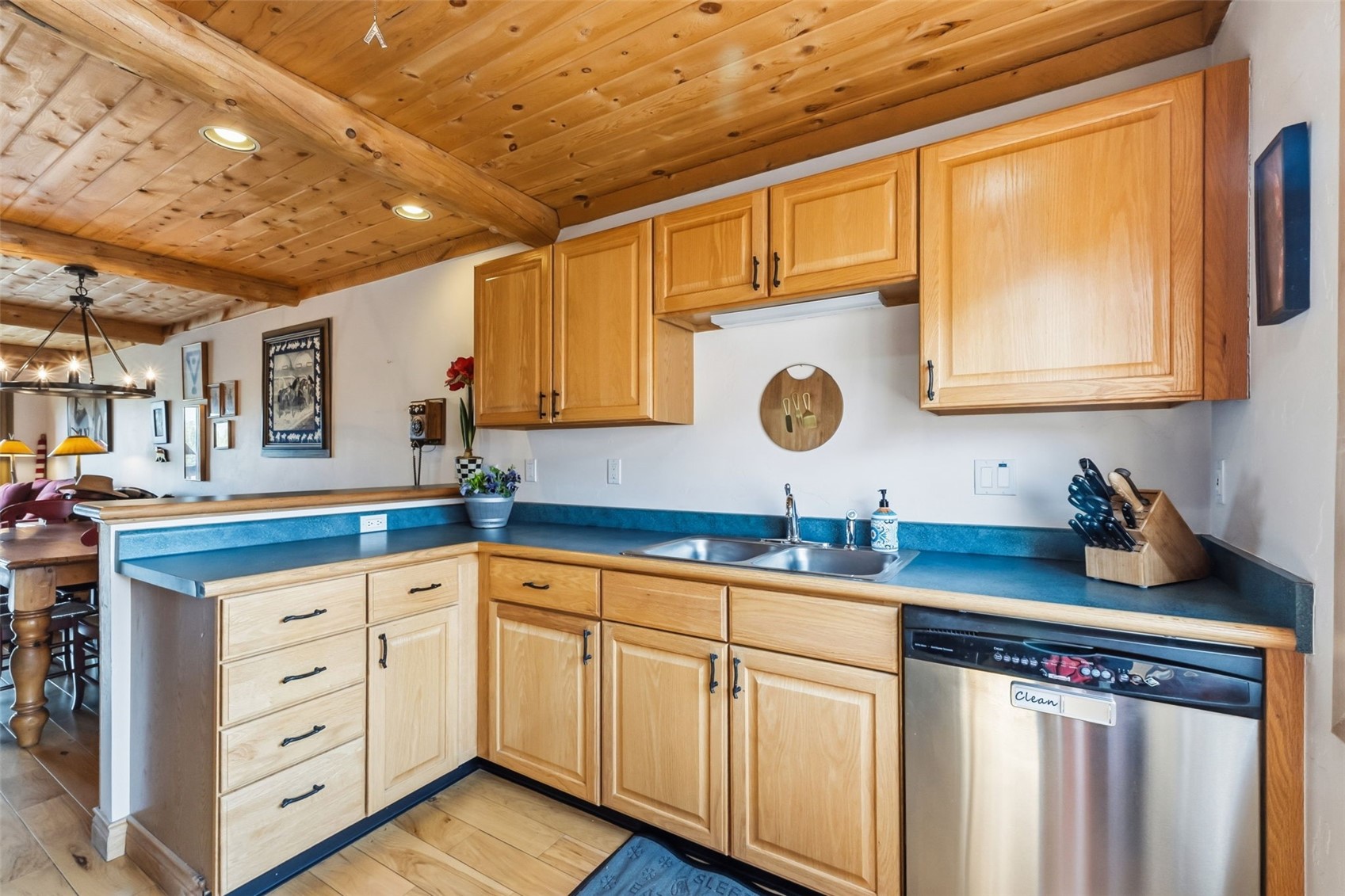 722 Meadow Creek DRIVE E