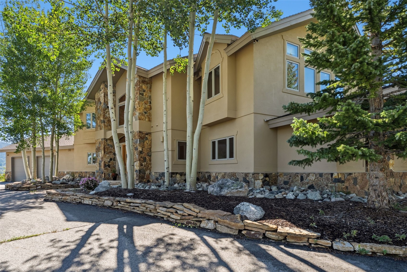 1165 Emerald ROAD
