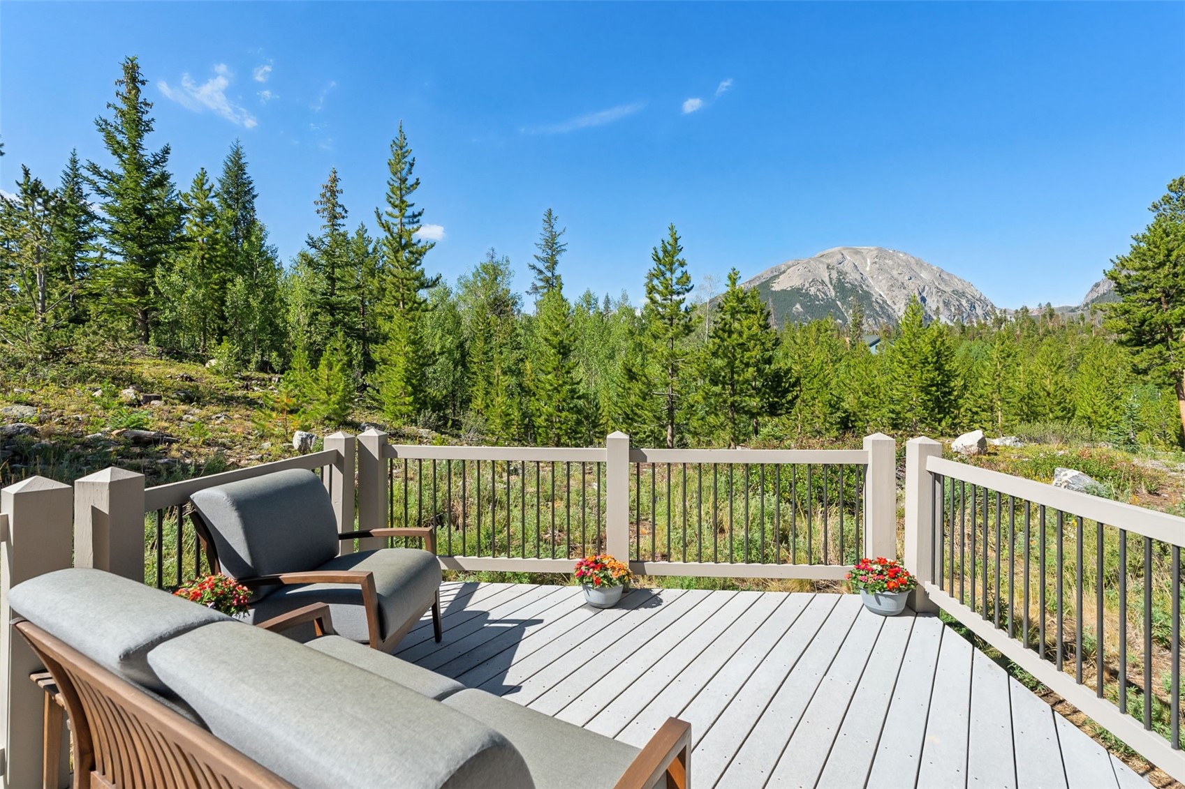 1165 Emerald ROAD