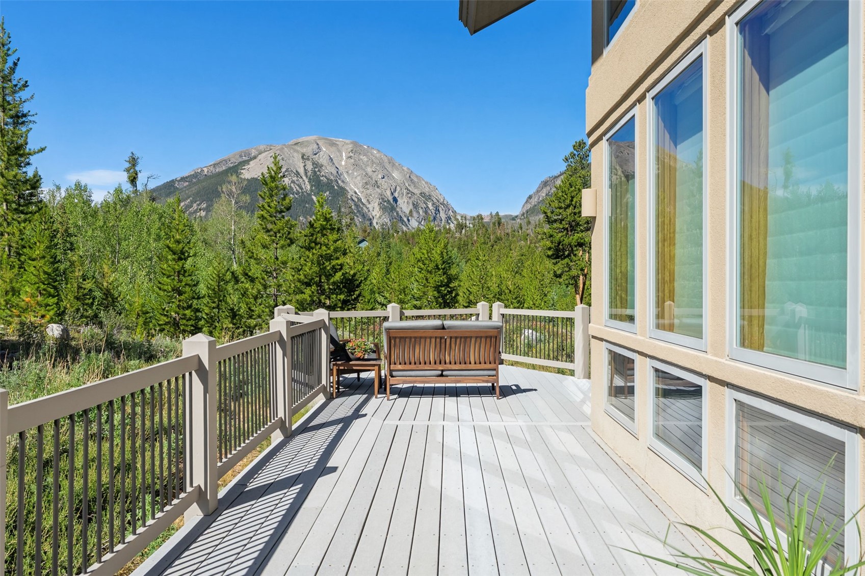 1165 Emerald ROAD