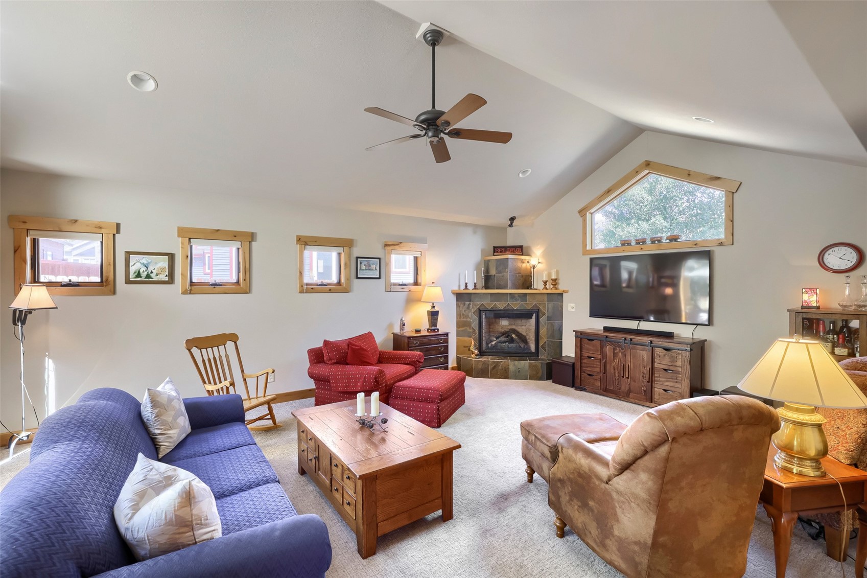 460 W Coyote DRIVE