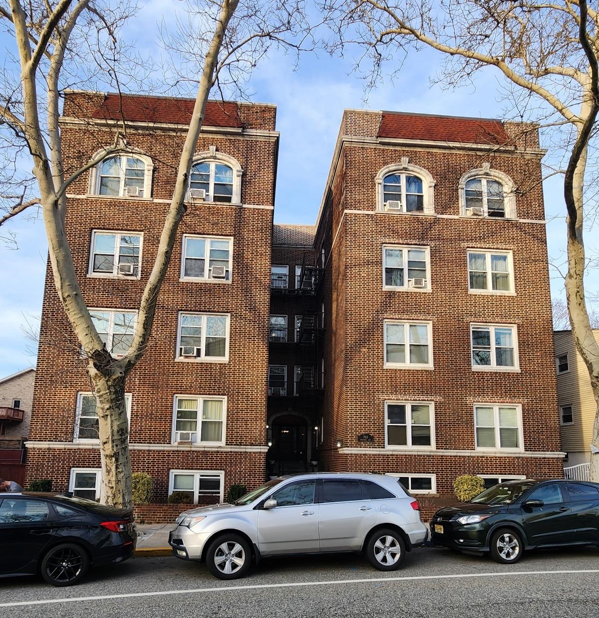 7411 BLVD EAST Unit: 201