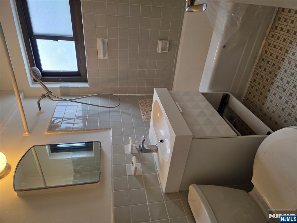 3021 Edwin Avenue 3H