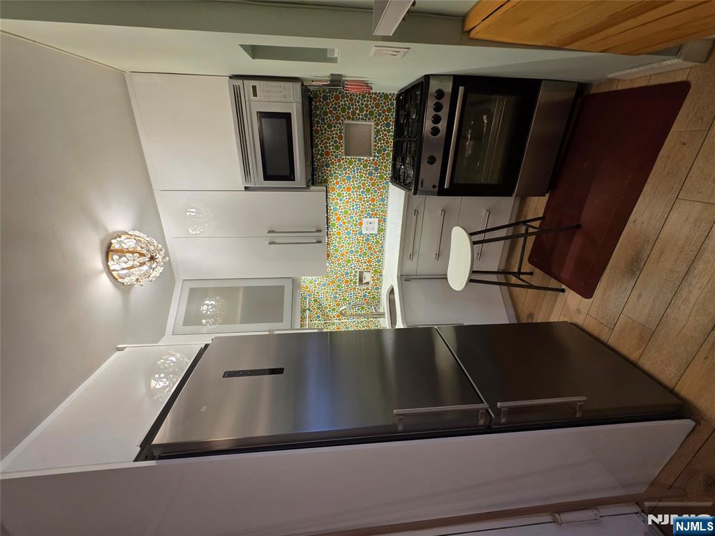 3021 Edwin Avenue 3H