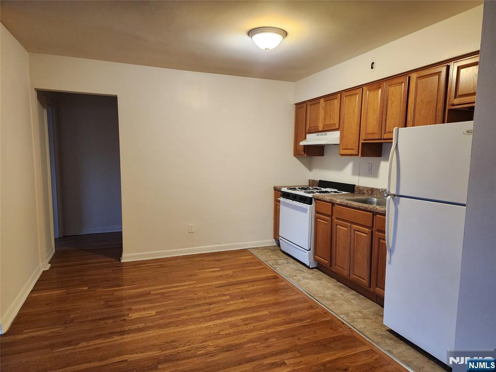 475 Grand Avenue LB