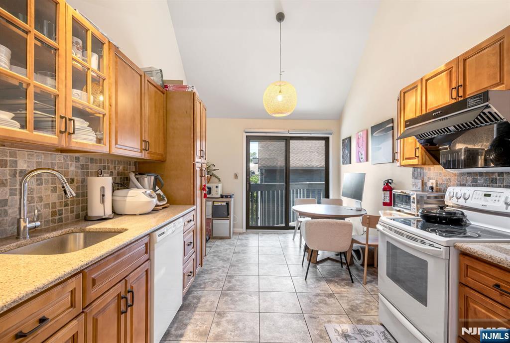 1566 Anderson Avenue 66J