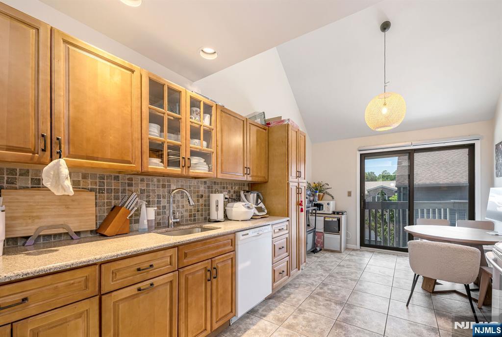 1566 Anderson Avenue 66J